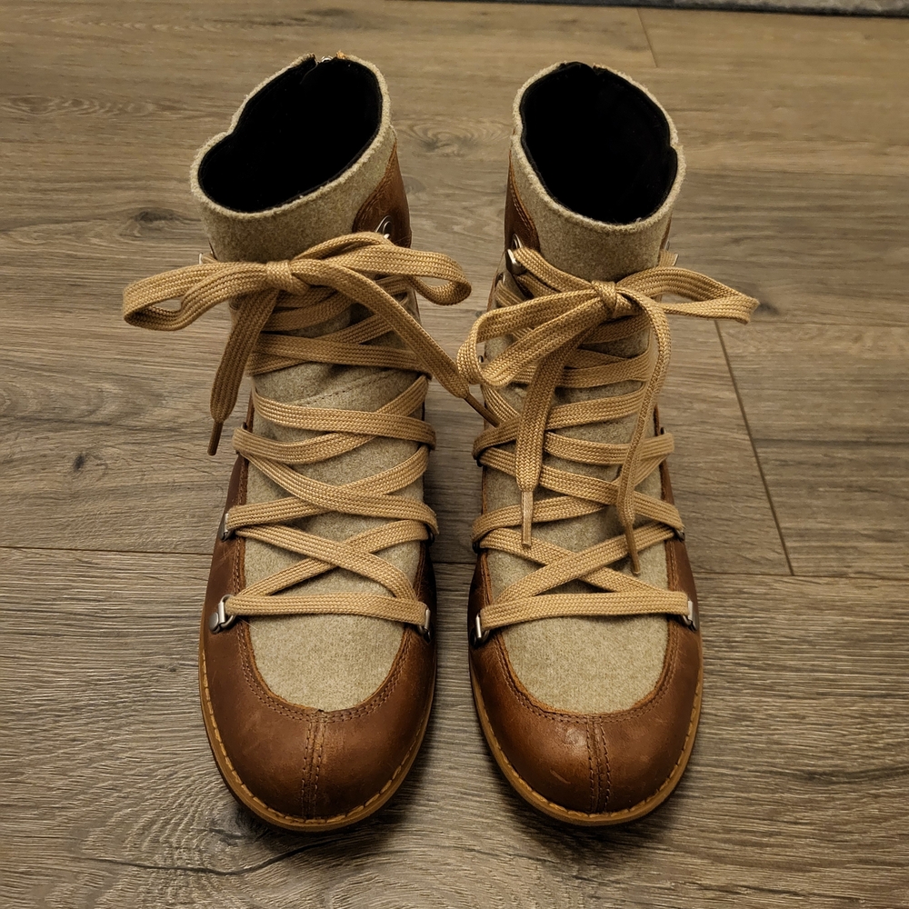 Merrell Women's Vintage-style Brown and Tan Leather Lace-Up Boots